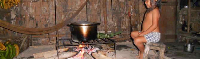 Matsés child watching pot boil